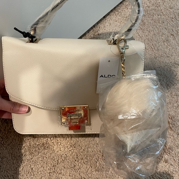 Brand new with tags and a pompom. - Picture 1 of 2